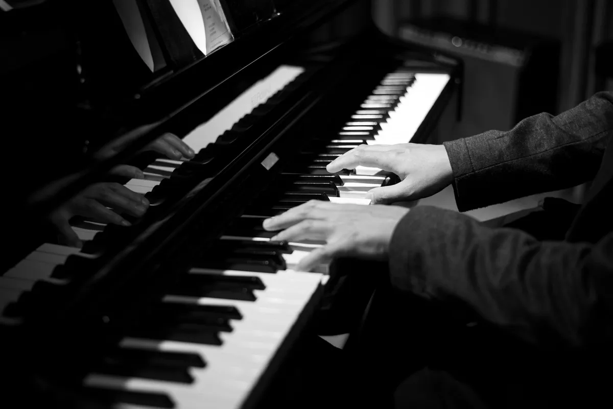 Guilherme Moraes Piano - Hero Background